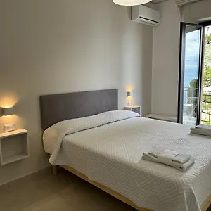 Mira Pensión Taormina